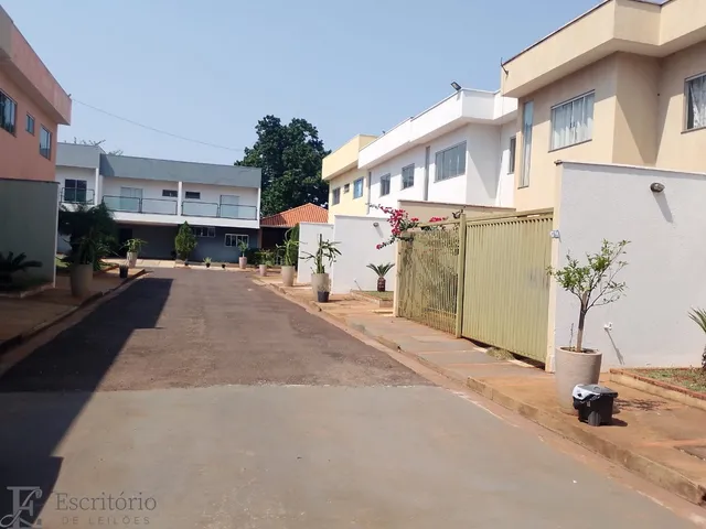 Imagem: A casa possui 2 Dormitórios, 1 Banheiro, 1 Vaga na
