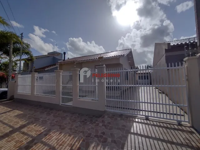 Imagem: A casa possui 3 Dormitórios, 1 Suíte, 2 Banheiros, 1 Vaga