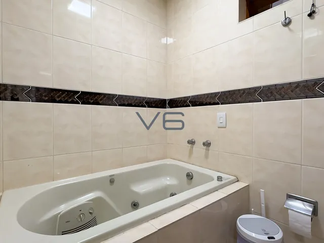 Imagem 15: Casa Triplex, com 3 Quartos, 179 M² Privativos, 4 Vagas de Garagem, no Água Verde