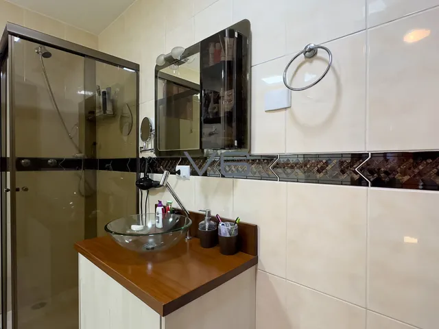 Imagem 9: Casa Triplex, com 3 Quartos, 179 M² Privativos, 4 Vagas de Garagem, no Água Verde