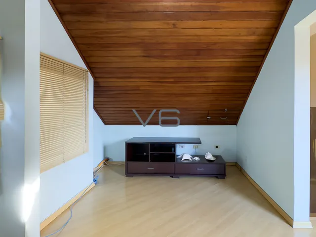 Imagem 11: Casa Triplex, com 3 Quartos, 179 M² Privativos, 4 Vagas de Garagem, no Água Verde