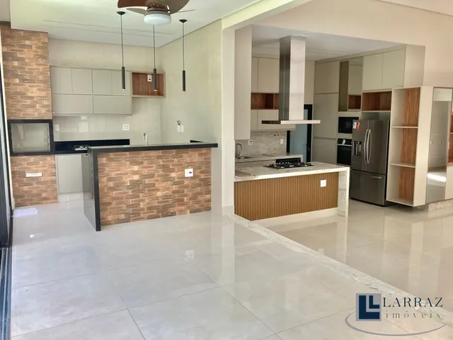 Imagem: A casa possui 3 Dormitórios, 3 Suítes, 4 Banheiros,