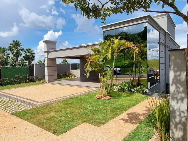 Imagem: A casa possui 3 Dormitórios, 3 Suítes, 5 Banheiros,