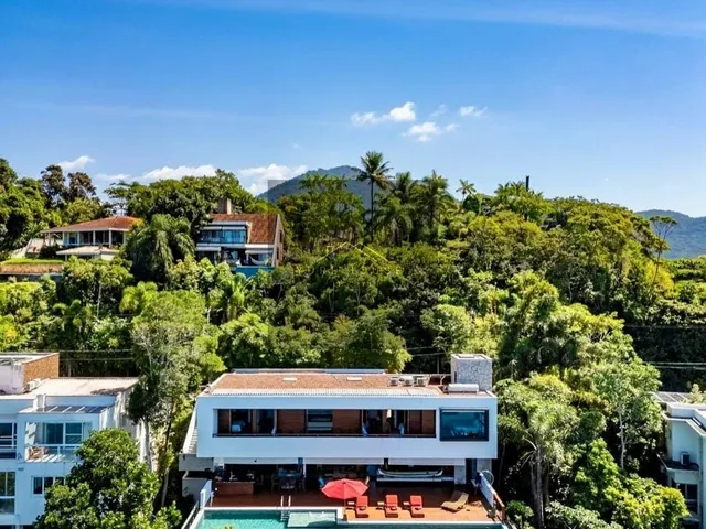 Imagem: Casa de Luxo em Condomínio À Venda em