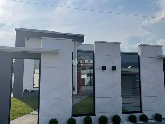 Imagem: A casa possui 3 Dormitórios, 3 Suítes, 4 Banheiros, 2