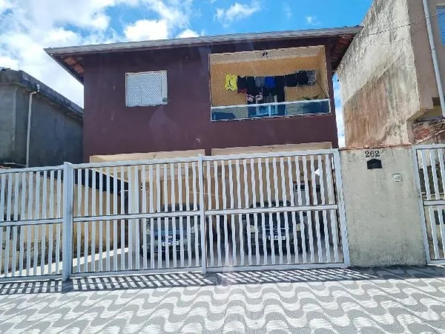 Imagem: A casa possui 2 Dormitórios, 2 Banheiros, 1 Vaga na