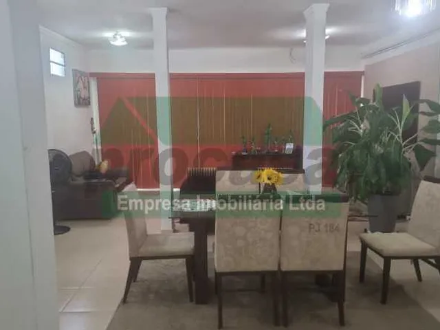 Imagem: Casa duplex disponível para venda na cidade