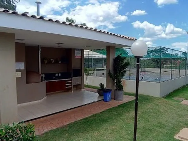 Imagem: O apartamento possui 2 Dormitórios, 1 Banheiro, 1 Vaga na