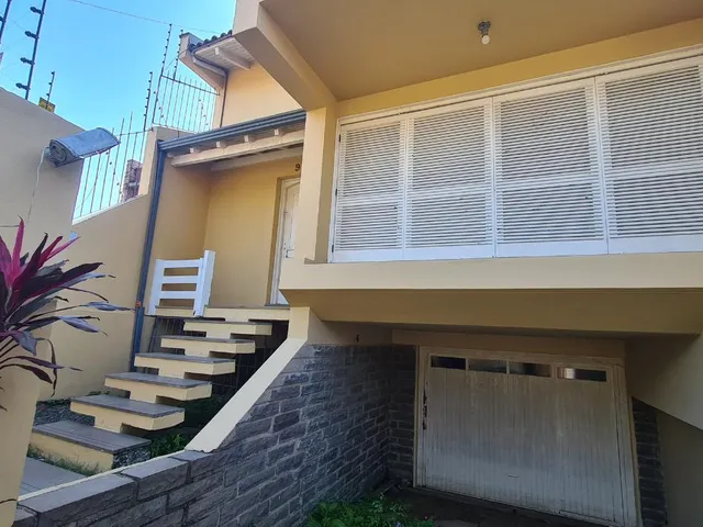 Imagem 1: Casa individual, com amplos ambientes e ótima localização