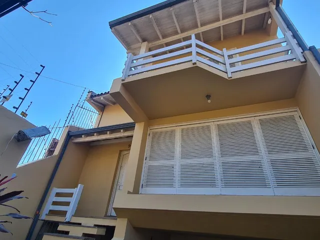 Imagem 2: Casa individual, com amplos ambientes e ótima localização