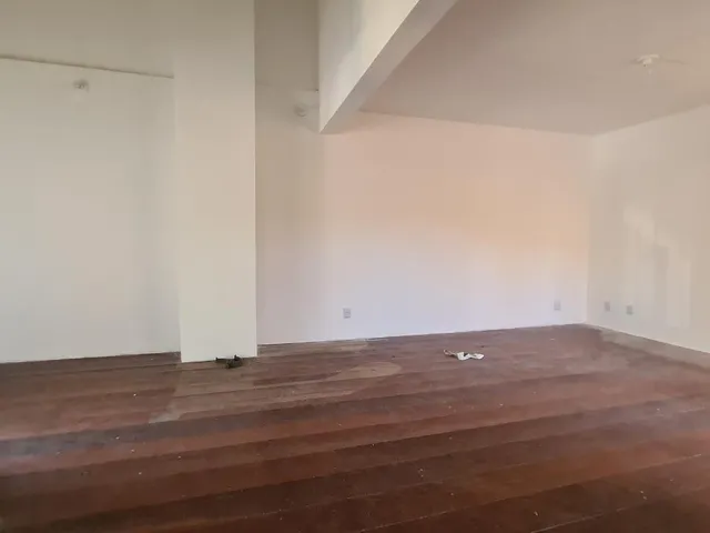 Imagem 6: Casa individual, com amplos ambientes e ótima localização