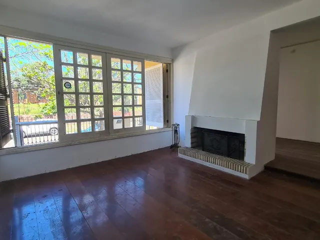 Imagem 8: Casa individual, com amplos ambientes e ótima localização
