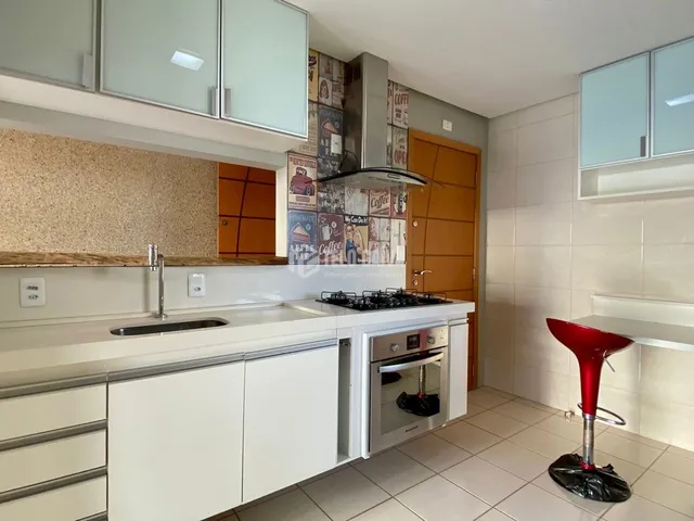 Imagem: O apartamento possui 2 Dormitórios, 1 Suíte, 2 Banheiros,