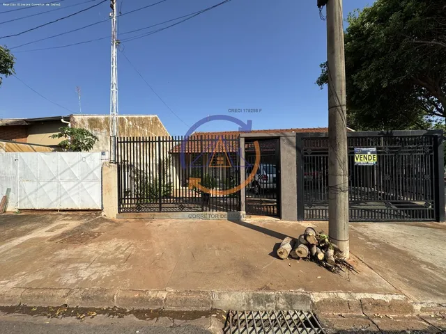 Imagem: Casa de Esquina À Venda em José Bonifácio