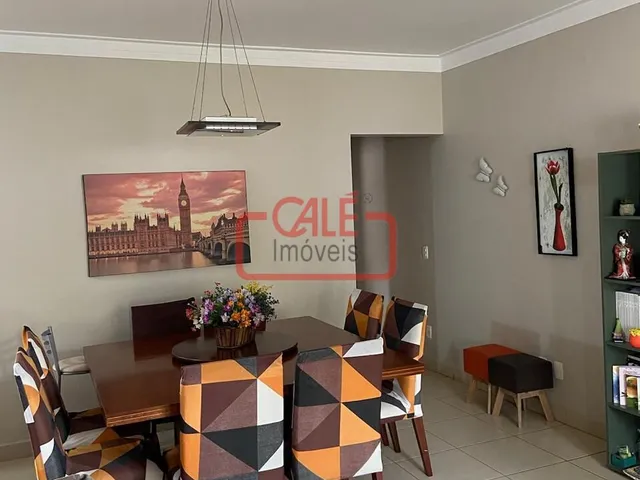 Imagem 6: Sobrado Espetacular com 3 Dorms (2 Suítes) e Piscina em Localização Privilegiada de