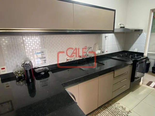 Imagem 10: Sobrado Espetacular com 3 Dorms (2 Suítes) e Piscina em Localização Privilegiada de
