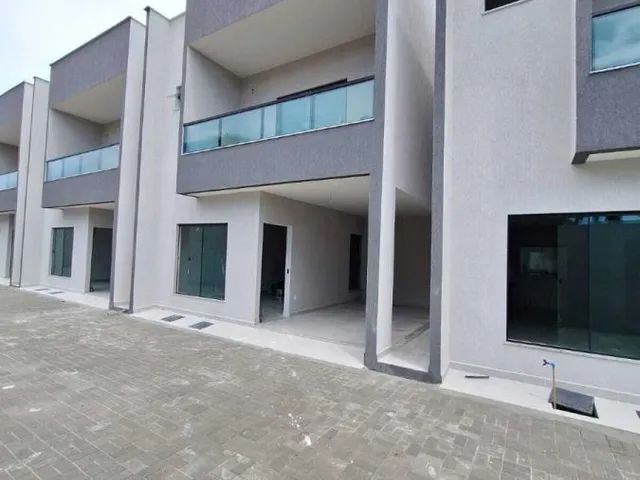 Imagem: Casa duplex em Condomínio, próximo à