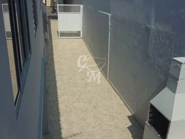 Imagem: A casa possui 4 Dormitórios, 1 Banheiro, 3 Vagas na