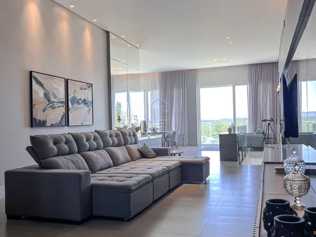 Imagem: A casa possui 6 Dormitórios, 3 Suítes, 4 Banheiros, 5