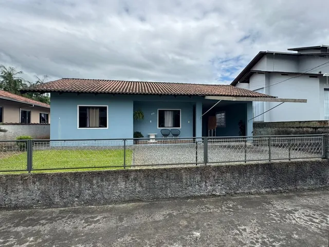Imagem: Casa com laje e amplo terreno
