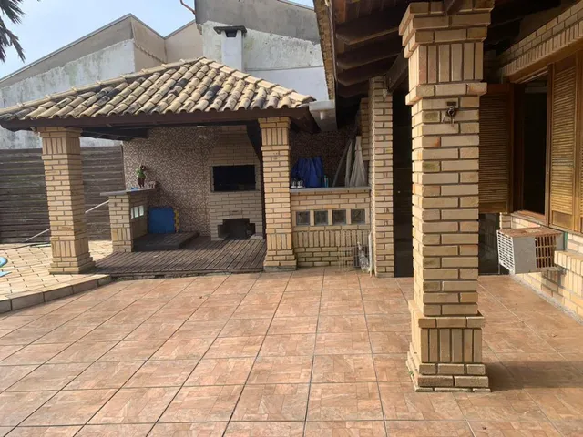 Imagem 2: Linda Casa de Alvenaria com Piscina e Quiosque em Tramandaí - Imperdível!