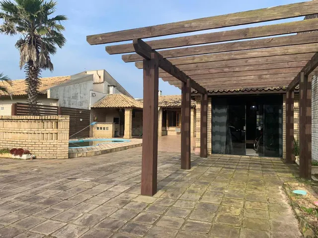 Imagem 3: Linda Casa de Alvenaria com Piscina e Quiosque em Tramandaí - Imperdível!