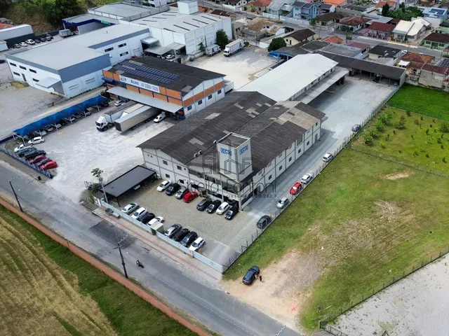 Imagem 2: Galpão as margens da Rodovia Antônio Heill