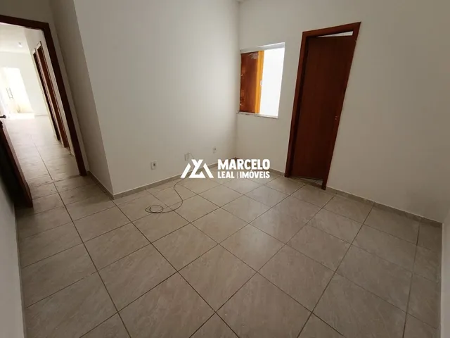 Imagem 3: Alugo Casa de 2/4 Sendo 01 Suíte na Morada dos Passaros III a 50 Mts da Av. Peri