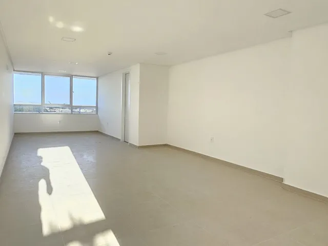 Imagem: A sala comercial possui 1 Banheiro, 1 Vaga na garagem,