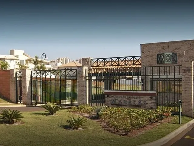 Imagem: A casa possui 4 Dormitórios, 4 Suítes, 7 Banheiros, 4