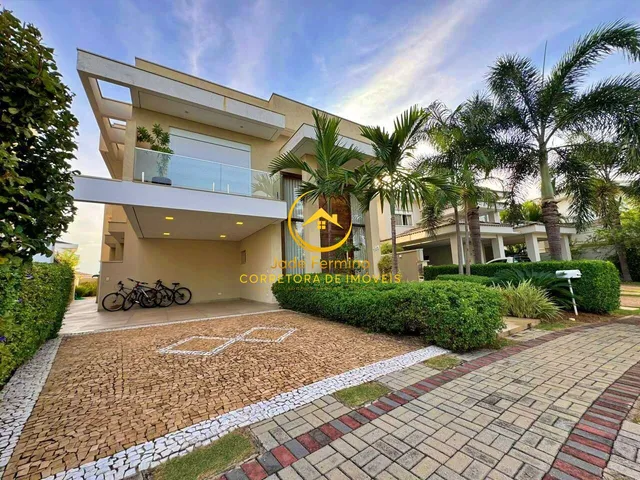 Imagem: A casa possui 3 Dormitórios, 3 Suítes, 5 Banheiros, 4