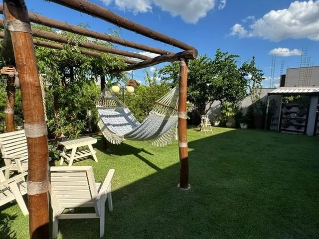 Imagem: A casa possui 3 Dormitórios, 3 Suítes, 4 Banheiros, 4