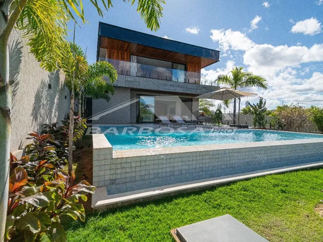 Imagem: Casa de luxo em condomínio beira lago em