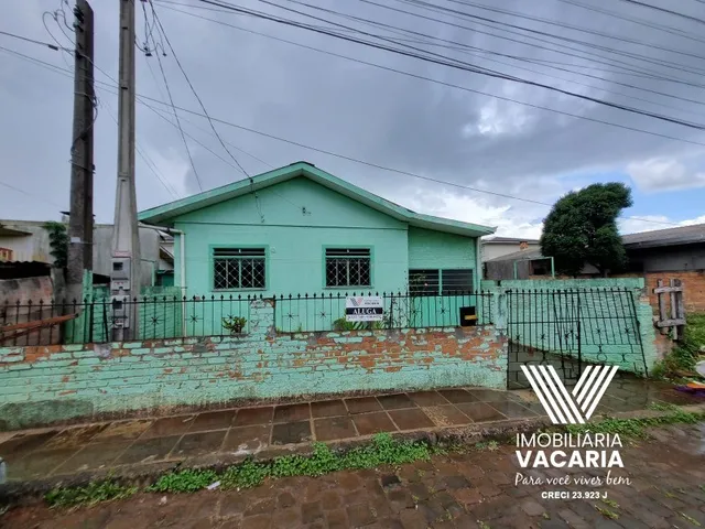 Imagem: A casa possui 2 Dormitórios, 2 Banheiros, 1 Vaga na