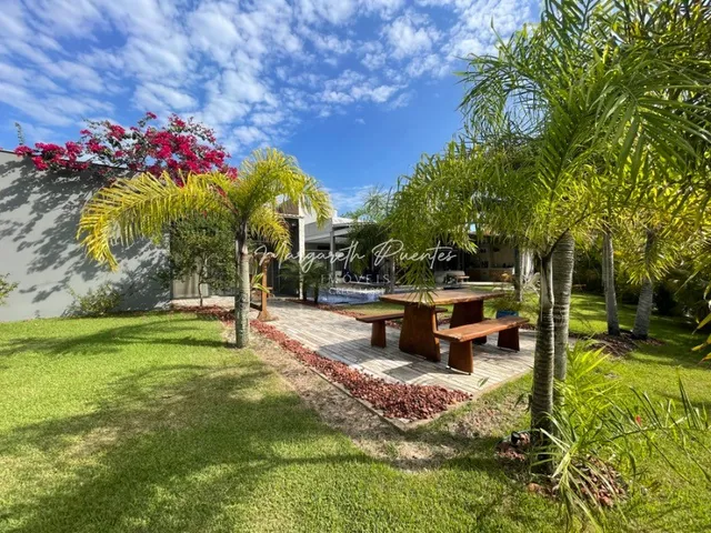Imagem 8: TÉRREA com 5 quartos, sendo 3 suítes, Home Cine, Home Office, linda piscina e jardim à