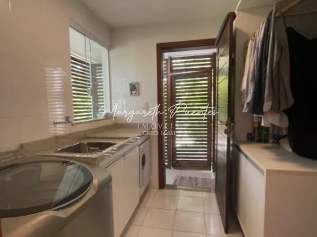 Imagem 15: TÉRREA com 5 quartos, sendo 3 suítes, Home Cine, Home Office, linda piscina e jardim à