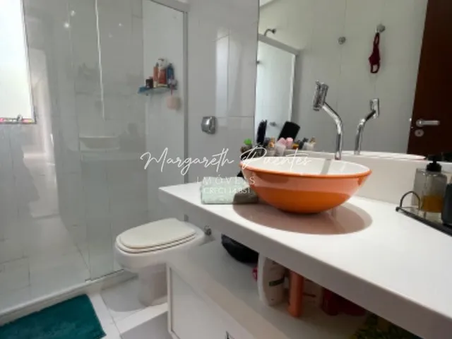 Imagem 2: TÉRREA com 5 quartos, sendo 3 suítes, Home Cine, Home Office, linda piscina e jardim à