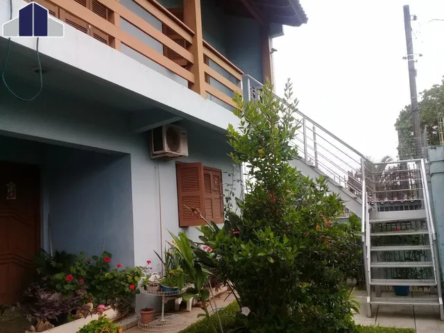 Imagem: Casa com 5 Dormitorio(S) Localizado(A) no