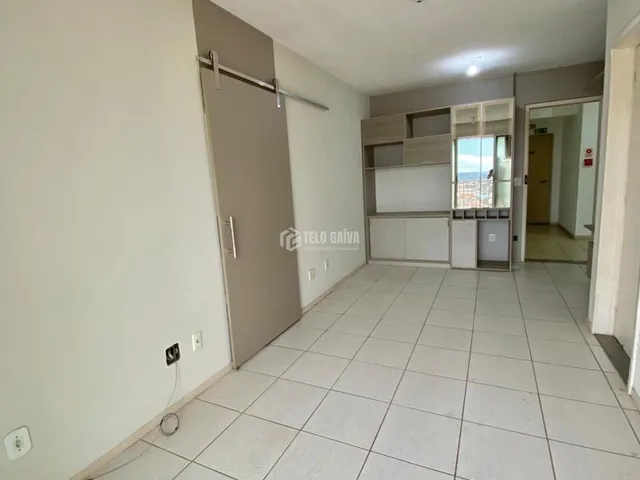 Imagem: O apartamento possui 2 Dormitórios, 1 Suíte, 2 Banheiros,