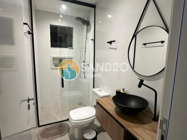 Imagem 5: Casa para alugar em Bombinhas-SC: 2 suítes, 3 salas, 3 banheiros e mais! Acomoda até 10
