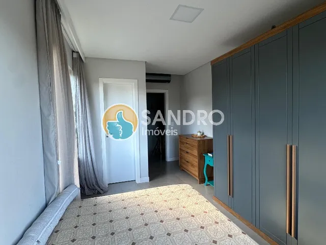 Imagem 8: Casa para alugar em Bombinhas-SC: 2 suítes, 3 salas, 3 banheiros e mais! Acomoda até 10