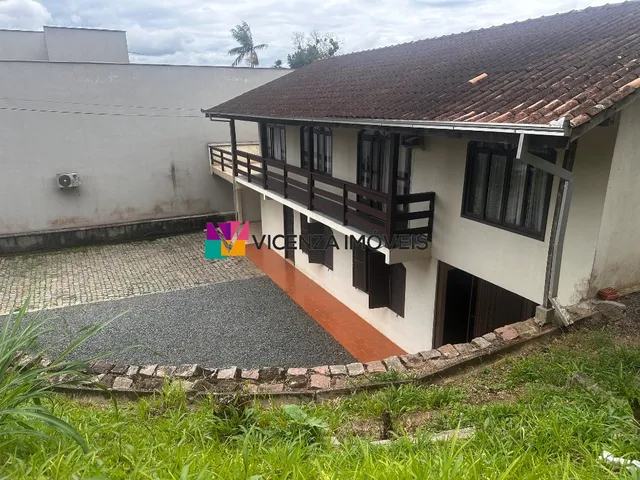 Imagem 2: Sobrado com 3 dormitórios à venda no bairro Glória, Joinville/SC