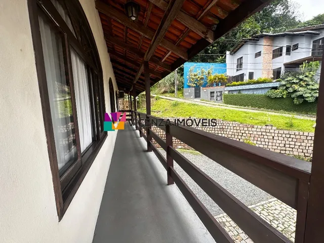 Imagem 3: Sobrado com 3 dormitórios à venda no bairro Glória, Joinville/SC
