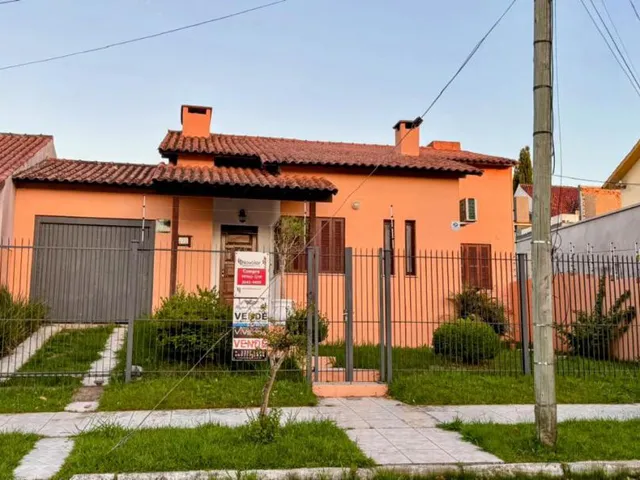 Imagem: A casa possui 3 Dormitórios, 1 Suíte, 2 Banheiros, 1 Vaga