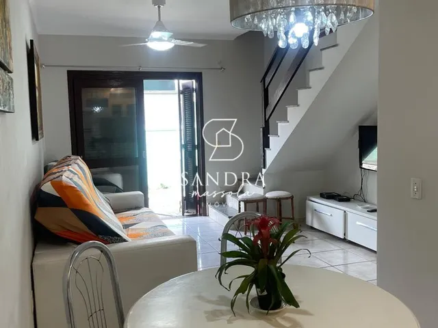 Imagem: A casa possui 6 Dormitórios, 2 Banheiros, 1 Vaga na