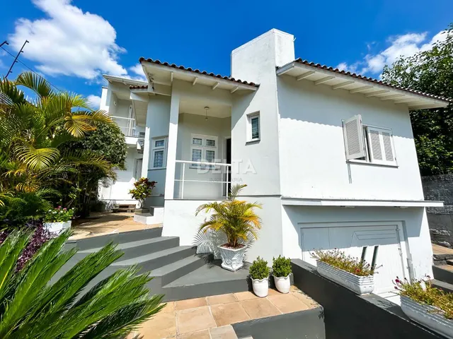 Imagem 3: Excelente Casa com 3 Dormitórios, sendo 2 suítes, pátio com Piscina e Garagem para 2