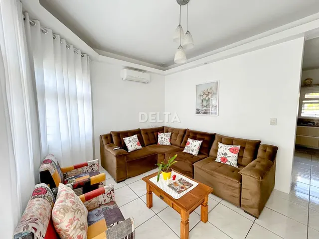 Imagem 4: Excelente Casa com 3 Dormitórios, sendo 2 suítes, pátio com Piscina e Garagem para 2