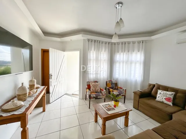 Imagem 5: Excelente Casa com 3 Dormitórios, sendo 2 suítes, pátio com Piscina e Garagem para 2
