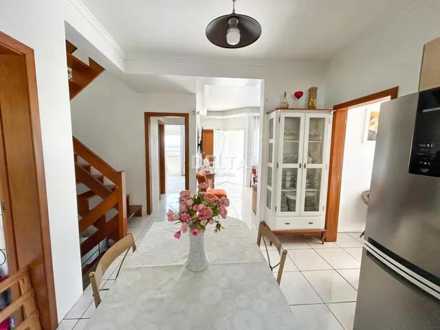 Imagem 9: Excelente Casa com 3 Dormitórios, sendo 2 suítes, pátio com Piscina e Garagem para 2