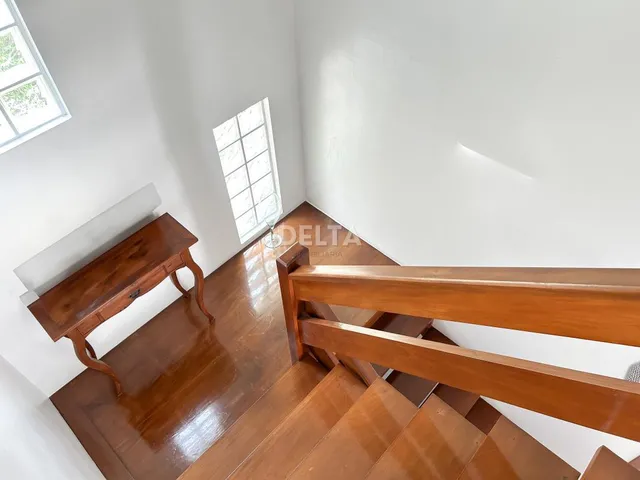 Imagem 11: Excelente Casa com 3 Dormitórios, sendo 2 suítes, pátio com Piscina e Garagem para 2